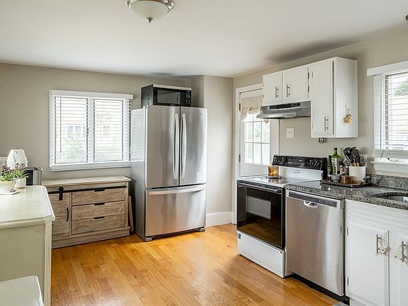 3rd image of 101 Bartholomew St