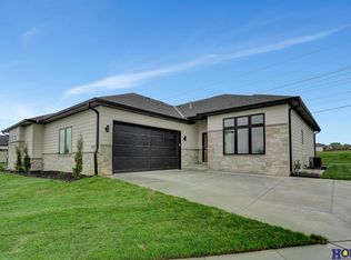 9121 Triana Ct, Lincoln, NE 68520