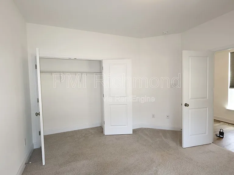 425 Randolph View Dr — Photo 9