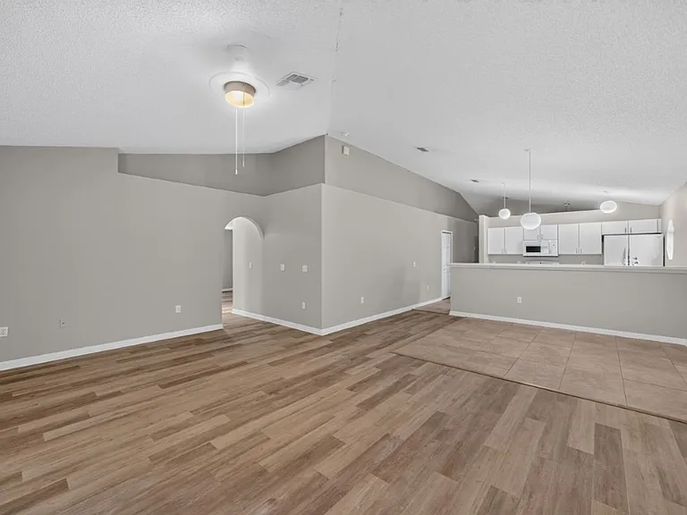 1845 Saga Ct — Photo 13
