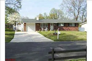 711 Southshire Dr photo 1