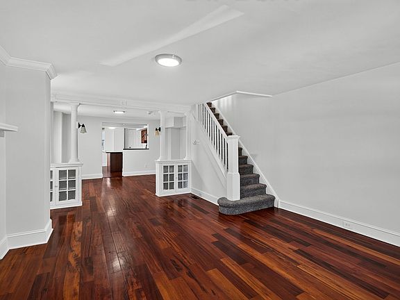 5th image of 223 N New St
