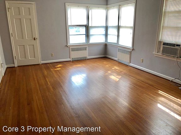 3rd image of 1106 E Washington St #1