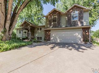 1206 Ladelle Ave, Dell Rapids, SD 57022