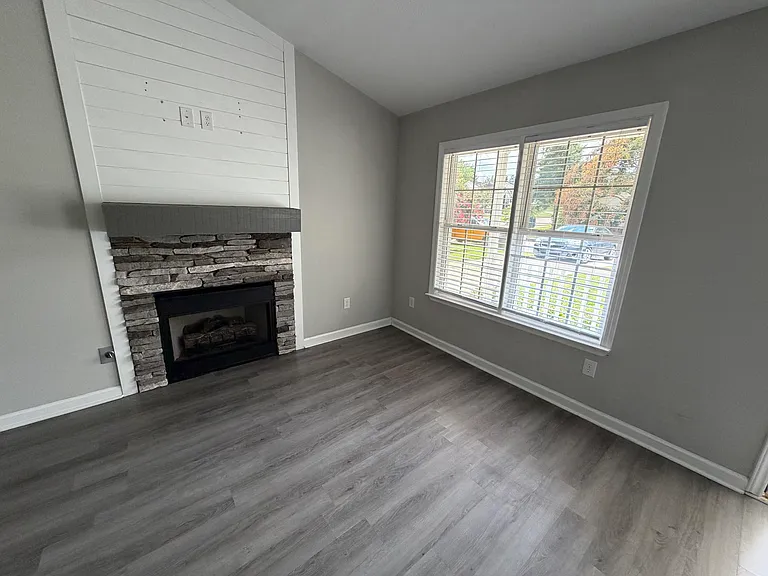 219 Long Creek Dr — Photo 4