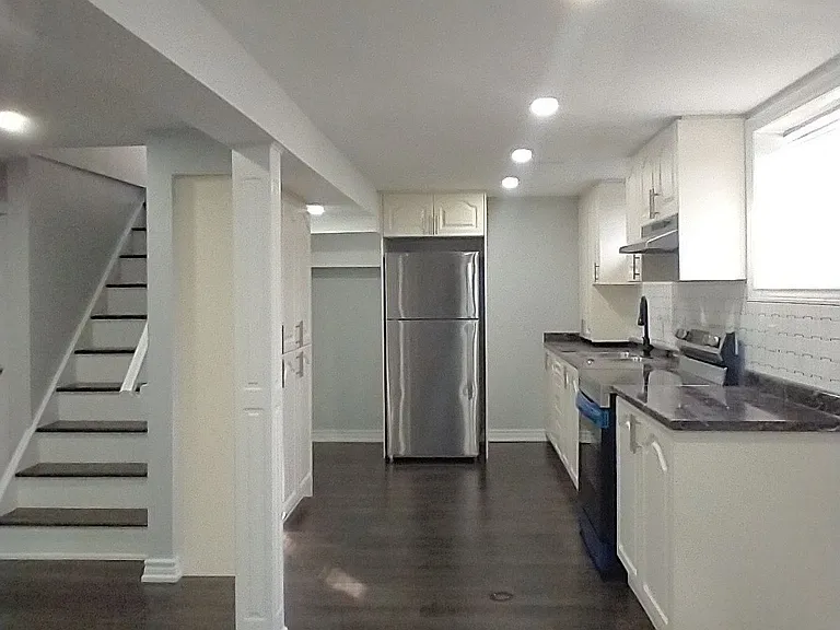 401 Anderson St — Photo 3