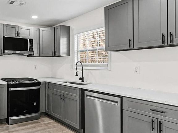 4th image of 3475 Meadowlane Pl SW