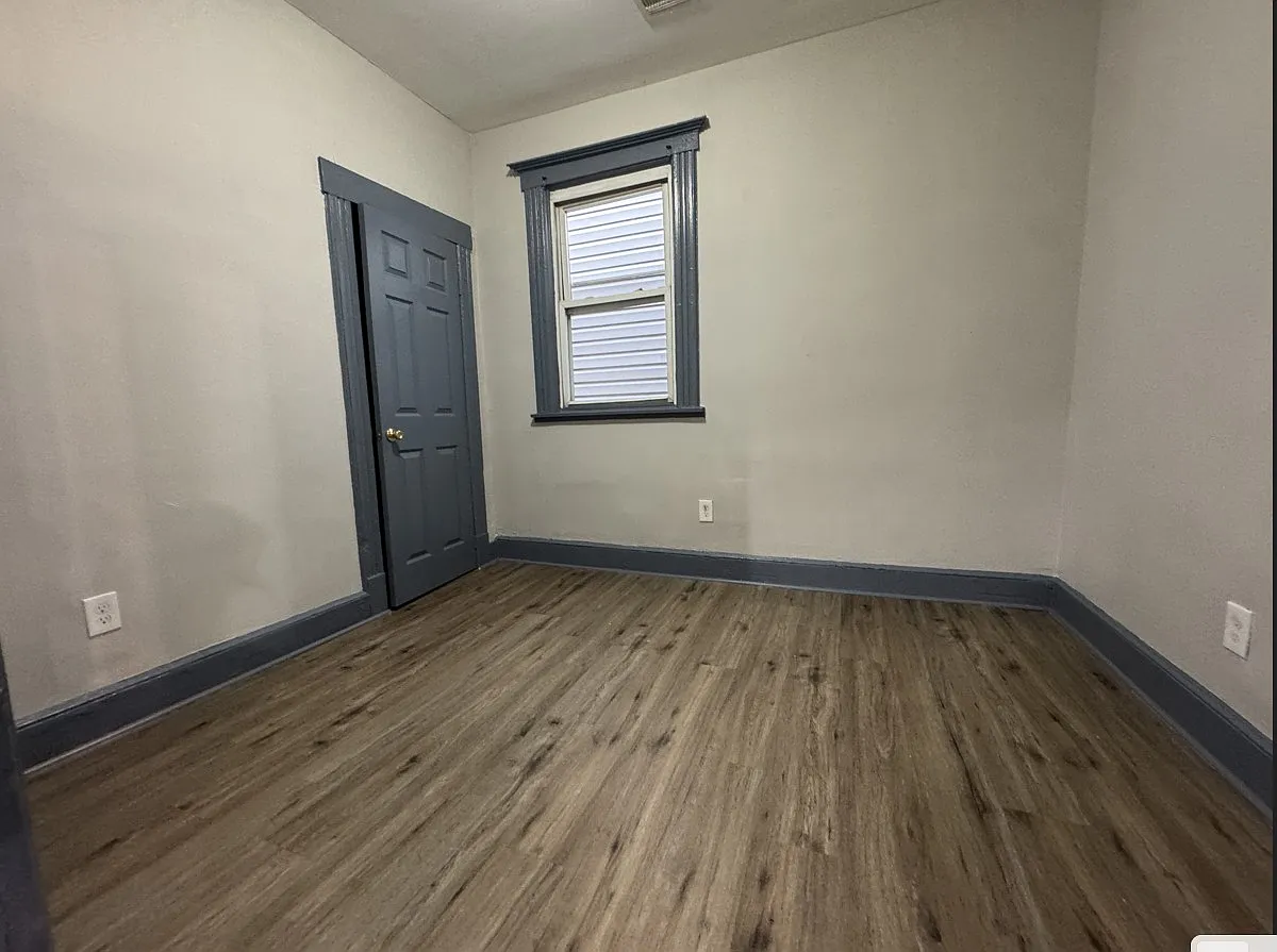 3 bed, 1000 sqft, $2,500 — Photo 4