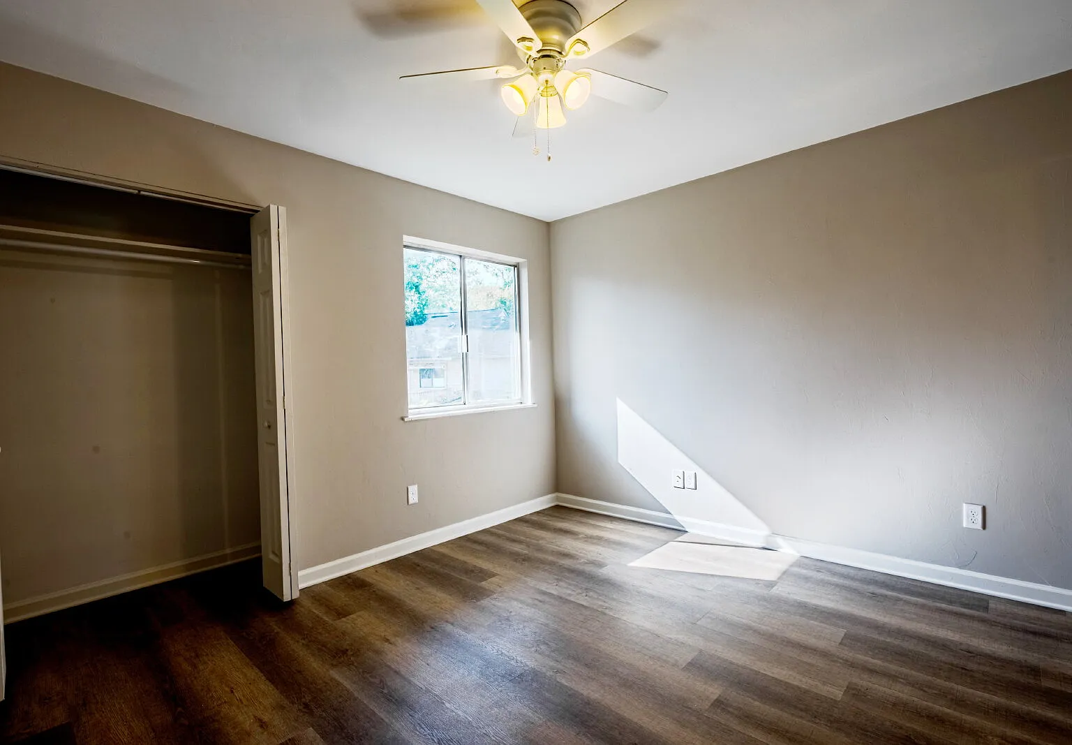 2 bed, 1.0 bath, 880 sqft, $1,225 — Photo 3