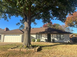 2608 Camelot Ct, Muskogee, OK 74403