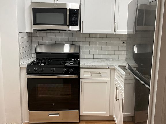 5th image of 3215 Avenue H APT 1F