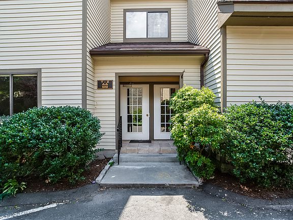4th image of 2435 Bedford St #21V