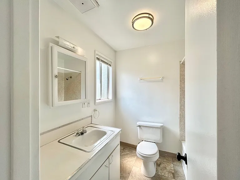 341-347 SE 30th Pl — Photo 23