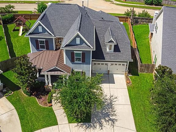 Start your story in this charming "Darling" home located on a cul de sac.