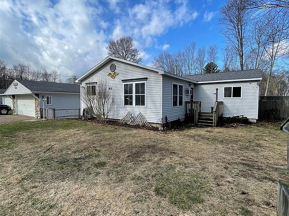 2nd image of 3835 Maple Rd