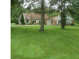 8626 Olde Eight Rd, Northfield, OH 44067