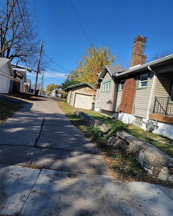 2nd image of 2431 Mundale Ave