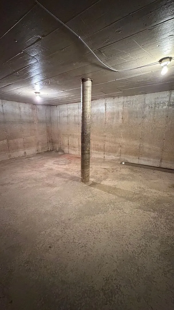 1003 Rose Lane — Photo 3