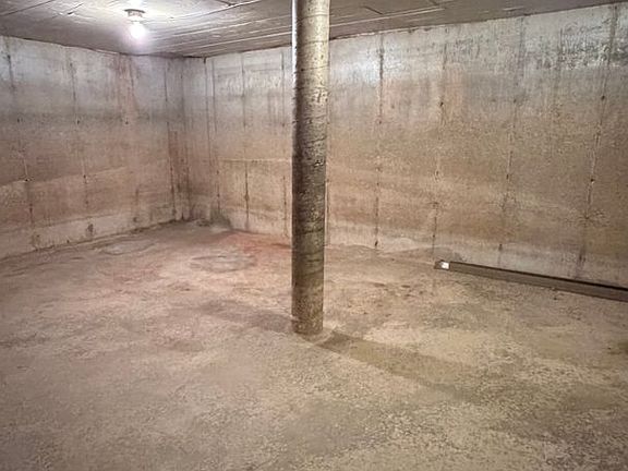 3rd image of 1003 Rose Ln