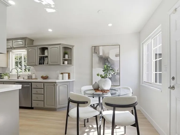 1091 W Latimer Ave — Photo 17