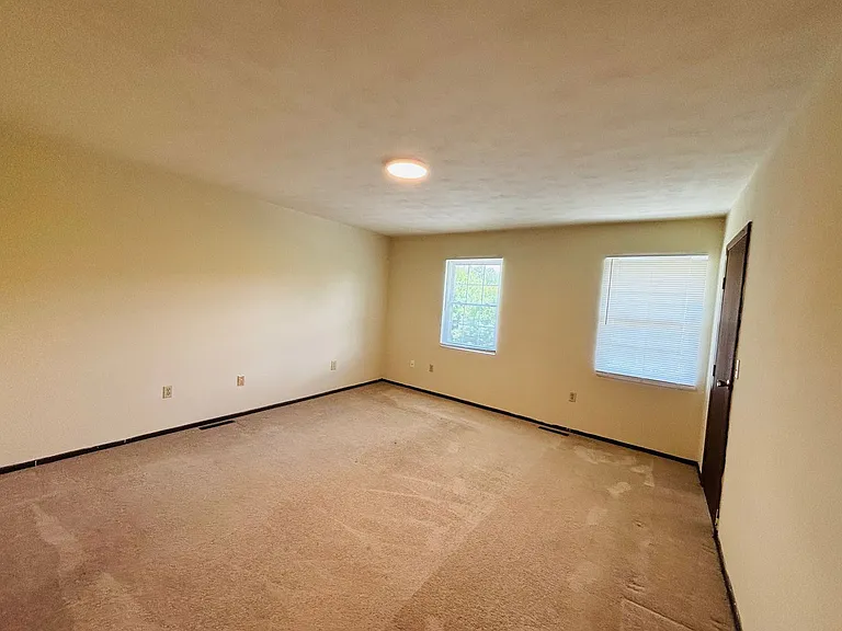 331 New Kent Rd — Photo 9