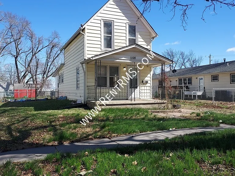 1108 NE Kellam Ave — Photo 1