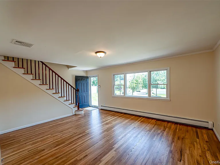 69 Allan Dr — Photo 3