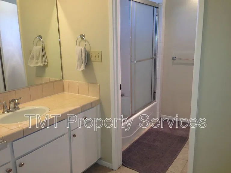 881D Peach St — Photo 10