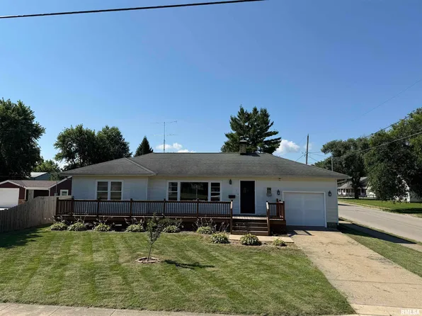474 E Vernon St, Farmington, IL 61531