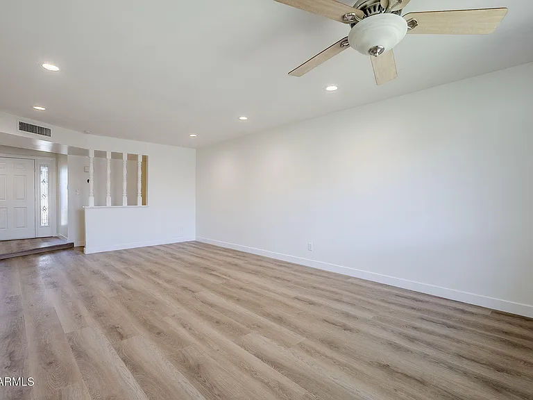 1904 E Manhatton Dr — Photo 11