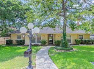 2104 Hill Country Dr, Arlington, TX 76012