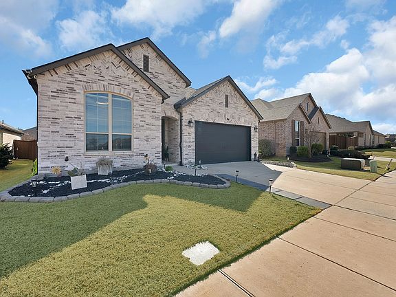 4th image of 3000 Comal Dr