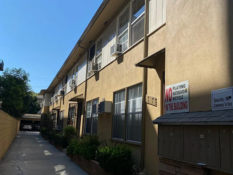1727 N Garfield Pl #7 — Photo 4