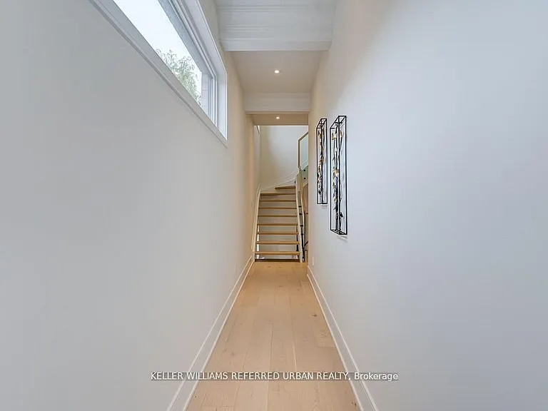 16 A Maple Ave N — Photo 3