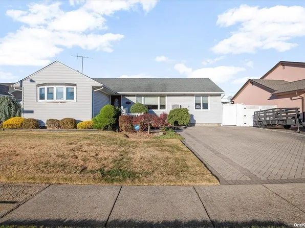 59 Cheshire Road, Bethpage, NY 11714