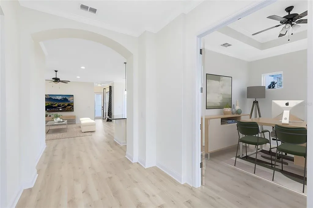 3 bed, 2.0 bath, 2384 sqft, $3,950 — Photo 2