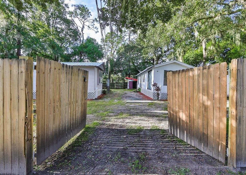 1st image of 2735 Golfview St