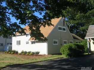 520 Sandhill Rd, Wantagh, NY 11793