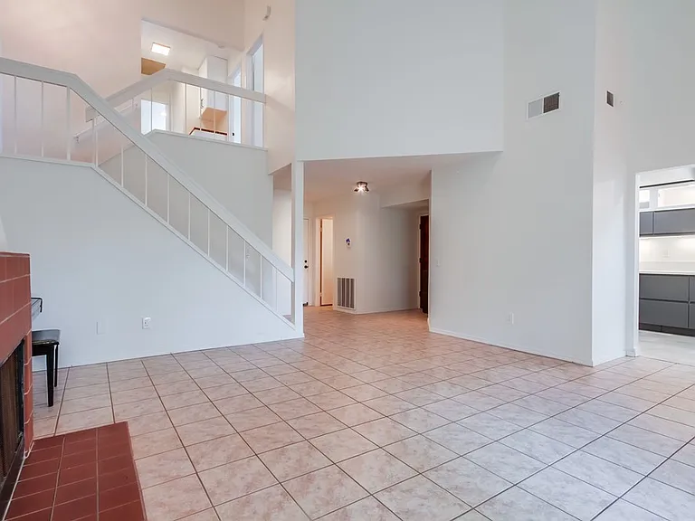 3174 E Fox Run Way — Photo 6