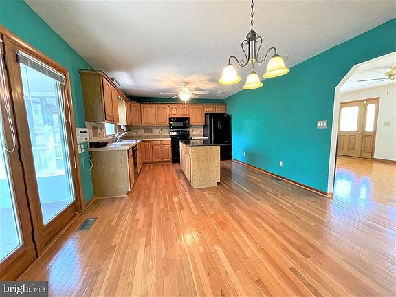 5th image of 1463 Lakeview Dr
