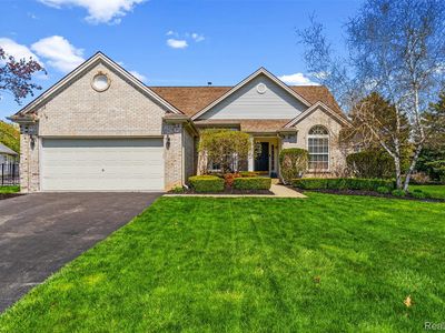 4092 Autumn Wood Dr, Fenton, MI, 48430