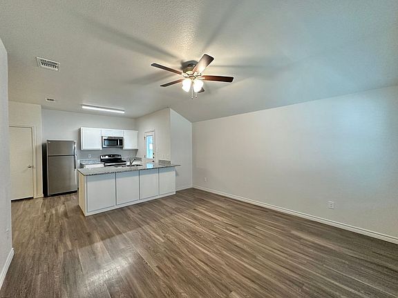 4th image of 1712 Clovis Dr #3B-2BA-1334SQFT