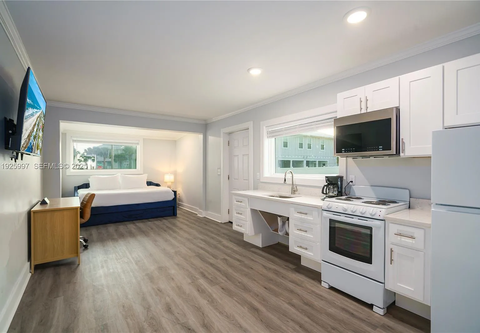 1 bed, 1.0 bath, 385 sqft, $1,625 — Photo 2