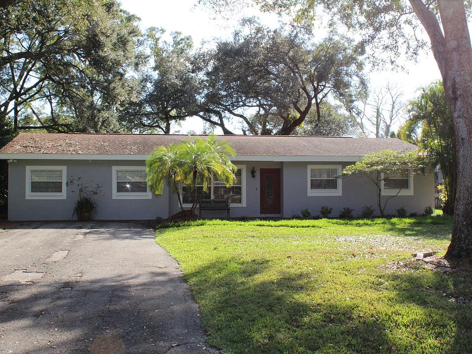 Welcome to 2918 W Jean St. This beautiful home built in the late 60's and recently renovated could be yours to lease. Spacious drive way, inside & outside have been newly painted. The rent includes biweekly lawn care, pest control, and 24hr property manag