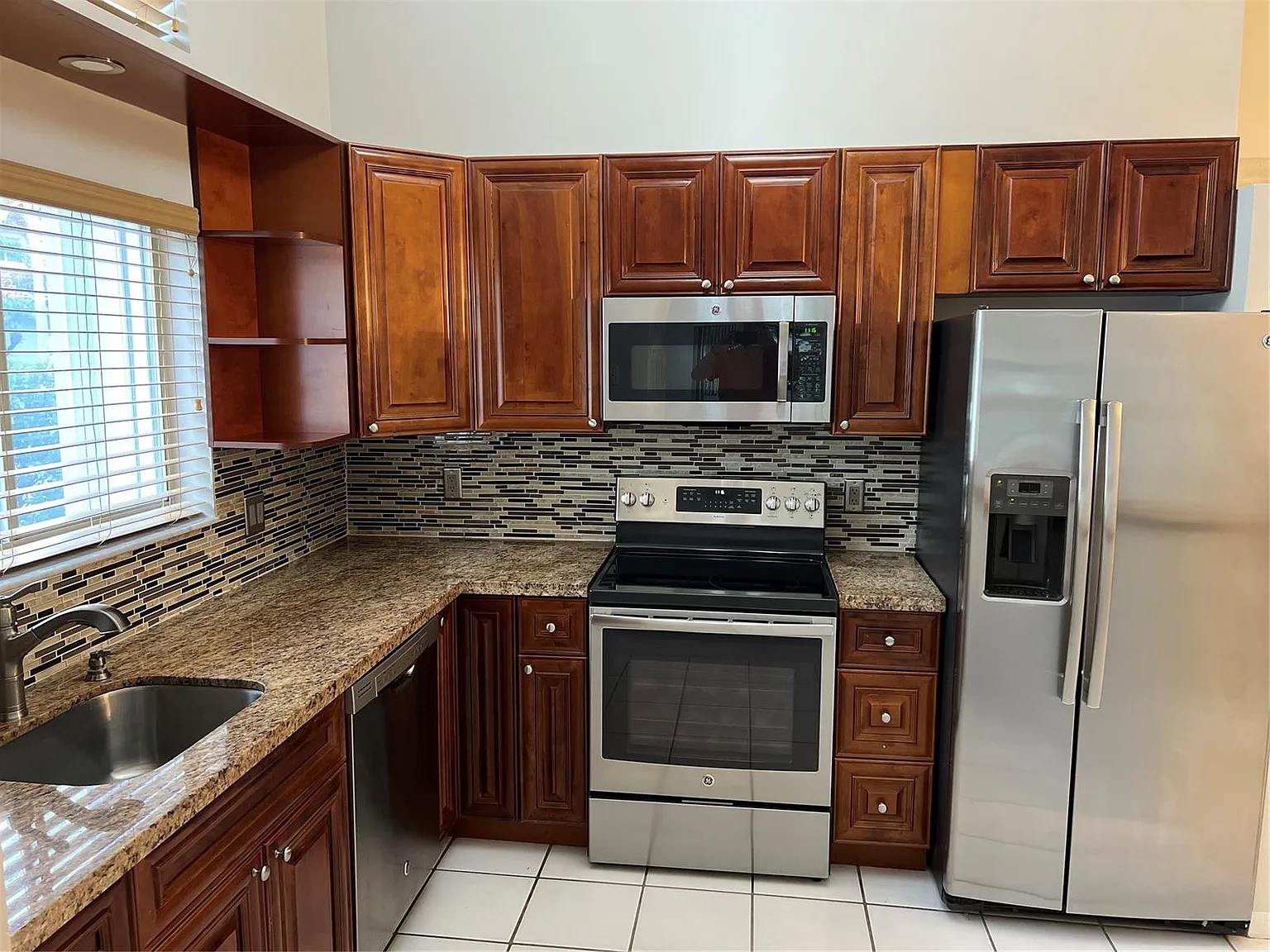 3 bed, 1469 sqft, $2,900 — Photo 3
