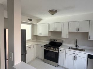 16 Beals Cove Rd APT C, Hingham, MA 02043