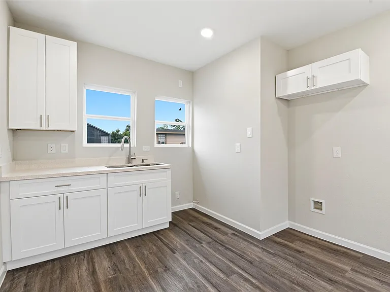 7010 Brownsville St — Photo 9