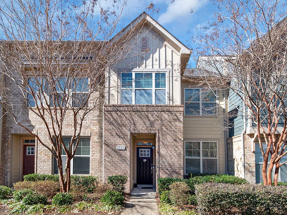 2555 Tranquil Oak Pl