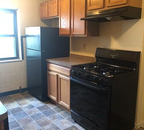 2nd image of 29 Bryant St