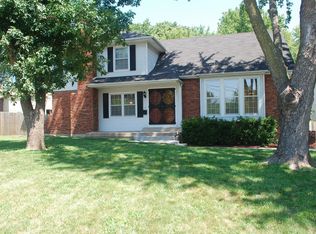 10216 W 98th Ter, Overland Park, KS 66212